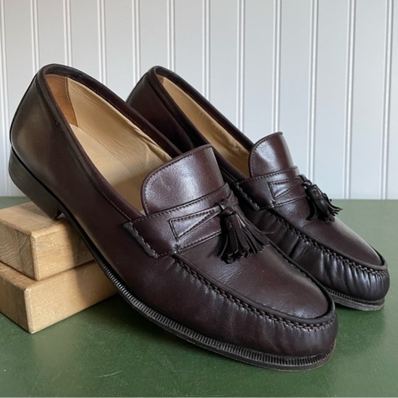 Gucci Unisex Classic Tasseled Loafers in Brown Smooth Leather - Picture 2 of 11